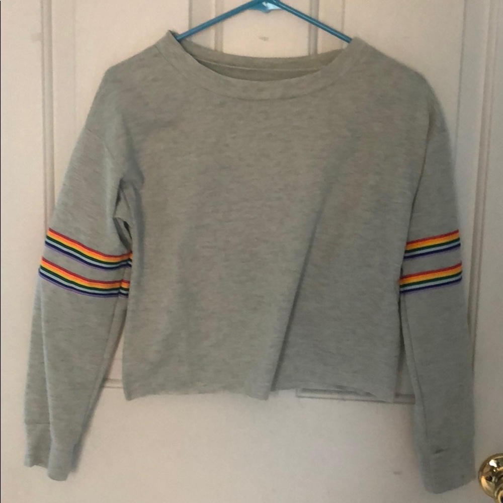 Gray Long-Sleeved Crop Top